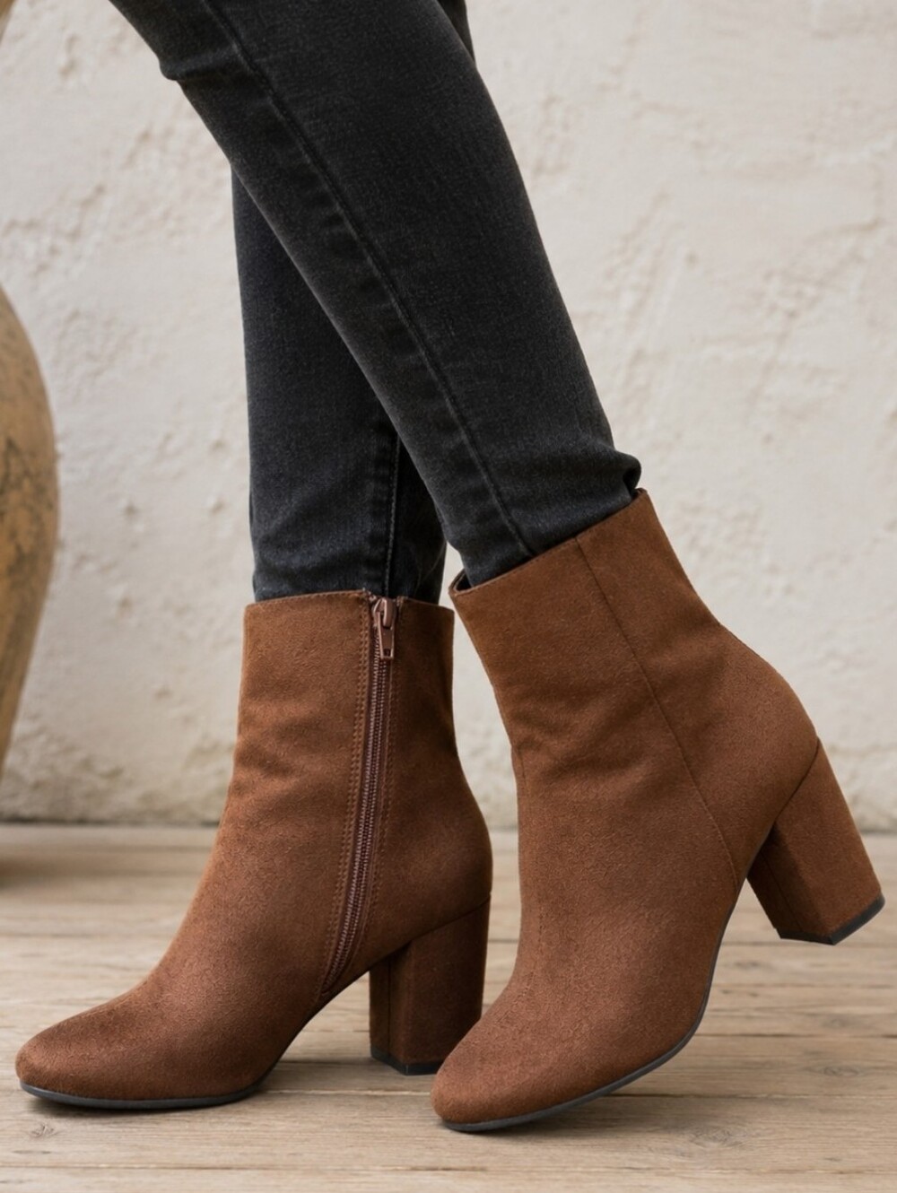 Christian Siriano Molly 90s Boho Minimalist Block Heel Comfort Bootie 8M